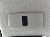NissanConnectに加入していれば、あおり運転や急病、事故など緊急時にオペレーターに繋がり警察や消防への手配をサポートしてくれて安心のSOSコールが使えます!
