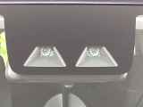 【スマートアシスト】走行中に前方の車両等を認識し、衝突しそうな時は警報とブレーキで衝突回避と被害軽減をアシスト。より安全にドライブをお楽しみいただけます。