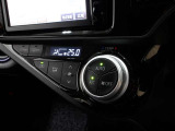 車内の温度管理に便利なオートエアコン☆