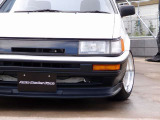 人気のAE86レストア車両の入庫!外装は全て同色塗装済みとなり、内装も割れているパネル類は交換済!吉平DEEPS-R15AWに新品TOYOタイヤ、新品マフラーなど、旧車を感じさせない程綺麗な状態です