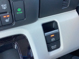 電子パーキングシステム搭載車です。ブレーキホールド機能もついております。アクセルペダルを踏めば自動的に解除します。