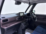 ダイハツのお店では、ダイハツ車を知り尽くしたプロフェッショナルが、専用の診断機器を使って各システムを点検しております。