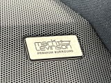 【マークレビンソンサウンドシステム】メーカーオプションの高品位サウンドシステムを搭載。専用のチューニングが施された大小様々なスピーカーから良質なサウンドが奏でられ、臨場感あふれる音響空間を演出します。