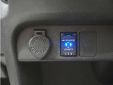 充電用のUSBジャックも付いております。