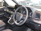 見通しのよいすっきりとした視界で、誰でも運転しやすいです。運転のしやすさは疲れにくさにも繋がりますよ♪