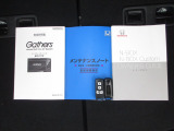 カギをバッグやポケットに入れたままでもドアロックの開閉やエンジン始動ができる『スマートキー』付き!暗くなってもキー穴を捜す必要が無くとっても便利ですから人気の装備です!