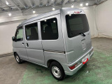 荷室は広々で、両側スライドドアだから積み下ろしもスムーズ。仕事用にも、家族のレジャーにも、どっちでも使えますね