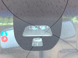 【ホンダセンシング】走行中に前方の車両等を認識し、衝突しそうな時は警報とブレーキで衝突回避と被害軽減をアシスト。より安全にドライブをお楽しみいただけます。