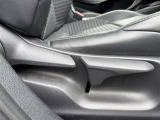 シートアジャスター付きなので、運転席シートの上下の調整も可能☆
