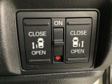 リアドアは乗り降りに便利な両側電動スライドドアです。また運転席に座っていながらスイッチ操作で自在にスライドドアを開け閉めできます。