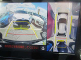 パノラミックビューモニター&バックモニター♪車両の前後左右に搭載した4つのカメラの映像を合成し、車を真上から見ているような映像を表示♪