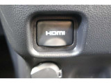 音声と映像が1本のケーブルで伝送できる便利なHDMIを装備しています。iPhoneやスマートフォンの画面と全く同じ画面がカーナビの画面に表示されるので、地図アプリや動画などのミラーリングが可能です。