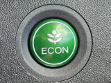 ワンタッチで省燃費走行をサポートするECONスイッチを装備。