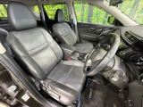 運転席まわりには十分なスペースがあり、大柄な方でもゆったり運転していただける環境です。