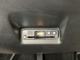 ETCがついています。高速道路の料金所の通過も楽々です。 カードの取り出しもしやすい場所についています。