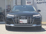 シングルフレームグリルはAudiの象徴的なデザイン要素であり、一目でAudiとわかるスタイル、大きくて迫力のある形状が車のスポーティな印象を強調しており、魅力的なデザインとなっています。