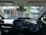 すっきりとまとめられたインパネ周り。運転操作もしやすいです。取り回しの良さで普段のお買い物から街乗りまでピッタリの車ですよ。
