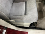 痛みの出やすい運転席シートの角、フロアマット、座面、ともに良好です