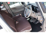 広く運転しやすい前席です!
