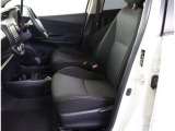 高いホールド性で運転姿勢が安定します。長距離ドライブでも疲れにくいのが魅力です。快適なドライビングライフをお送りください♪