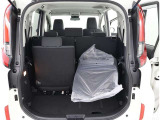 トランク内も広く、荷物もタップリ積んで頂けます☆