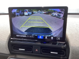 バックモニター付きで、車庫入れやバック時の後方確認をサポート。
