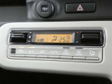 オートエアコン装備です。オートで空調を行ってくれるので車内は、とっても快適!だからドライブもさらに楽しい!