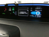 とっても見やすいメーターです。夜間時はラグジュアリーな気分にさせてくれる照明が魅力ですので、夜のドライブも楽しみになりますよ♪