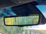 【デジタルインナーミラー】後席の大きな荷物や同乗者で後方が確認しづらい時でも安心!カメラが撮影した車両後方の映像をルームミラー内に表示。クリアな視界で状況の確認が可能です!