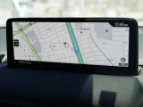 マツダコネクトの10.25インチワイドセンターディスプレイです。『Android Auto』『Apple CarPlay』や独自のコネクテッドサービスに対応したインターフェイスシステムです。