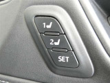 運転席のシートポジションを記憶・再現できるメモリー機能を搭載しています。