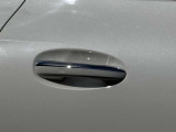 シートヒーターはエアコンより温まるのが早く、寒い日の運転には欠かせない装備です。3段階の温度調節ができ、快適な温度でドライブいただけます。
