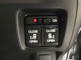【両側パワースライドドア】両側がパワースライドドアになっており、運転席のスイッチやスマートキーでも開閉が可能です!開口部も広いので乗り降りも楽々♪