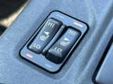 【メモリー機能付きパワーシート】ドライバーごとに設定したシート位置を記憶して、ボタン一つで切り替えできる便利な機能!運転する方が複数名いらっしゃるご家庭におすすめです♪