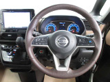 運転が楽しくなる明るく開放的な運転席まわりです。