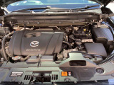 「SKYACTIV-G(ガソリン)」は、規格外の高圧縮を実現し、世界のエンジン技術者に驚きを与えました。さらに、それを維持したままノッキングの発生を抑え、熱効率を向上、走りにも寄与したエンジンです。