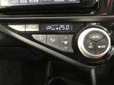 左右独立温度コントロールフルオートエアコンです。運転席、助手席それぞれで独立して温度設定ができます。冷え性の方が乗っても安心ですね♪