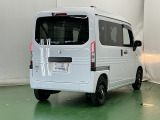 プライバシーガラスが装備されています。外を見るときには気にならずに、後方車両からは車内が見えにくくなってます