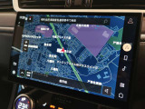 新インフォテイメントシステム「Pivi Pro」に搭載される3Dサラウンドカメラシステム。車輌AIにより車輌を含む周囲の映像を立体的に表示。よりスムーズな駐車や発進が可能となります。