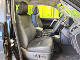 運転席シート廻りは使用感も少なく、良好な状態となっています。前オーナー様が丁寧に使っていたことがよくわかりますね。