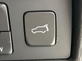 【パワーバックドア】スマートキーや運転席のボタンを押すだけでリアゲートが自動で開閉します!荷物を持っている時や、高い位置にあるバックドアを閉める際に便利な機能です♪