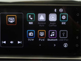 ディスプレイオーディオを装備。スマートフォンと車を繋ぐことで、これまでのナビに加えて色々なサービスが楽しめます。