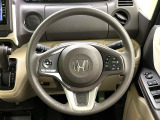 インテリアに合わせたデザインのステアリングは、運転される方のことも考え、運転しやすい形状、大きさです。是非一度、実際に触ってお確かめください。
