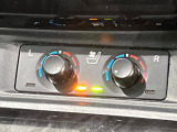 【シートベンチレーション】夏場は涼しい風でお尻や背中の熱やムレを防ぎ、冬はエアコンよりも早く温まってポカポカに!季節を問わず快適に過ごせます。