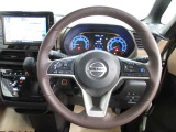 運転が楽しくなる明るく開放的な運転席まわりです。