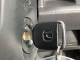 【キーレス】少し離れた場所からでもボタン一つでドアの開錠・施錠ができるのでとっても便利!ドアの鍵穴周りに傷をつけることもありません♪