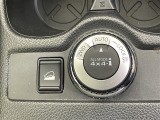 【4WD MODE/スイッチ】必要に応じてそれぞれのモードに切り替えていきます!悪路や高速道路などパワーが必要なところは4WDで!!街乗りなどは2WDで!!用途によって切り替えられて便利です♪
