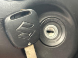 【キーレス】少し離れた場所からでもボタン一つでドアの開錠・施錠ができるのでとっても便利!ドアの鍵穴周りに傷をつけることもありません♪