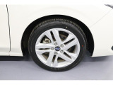 タイヤサイズは205/50R17を装備!純正アルミホイール装備です!