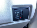 片側パワースライドドア仕様です。運転席にて操作が可能です。